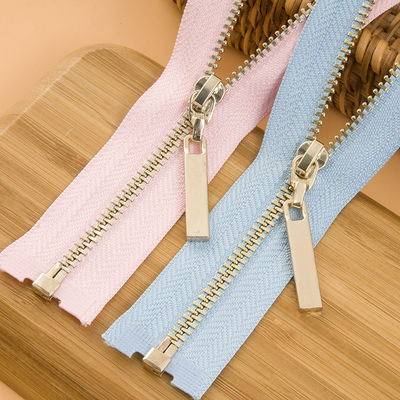 Ferriera metallica resistente Denti d'oro Lega di zinco di tipo aperto Accessori di abbigliamento