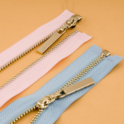 Ferriera metallica resistente Denti d'oro Lega di zinco di tipo aperto Accessori di abbigliamento
