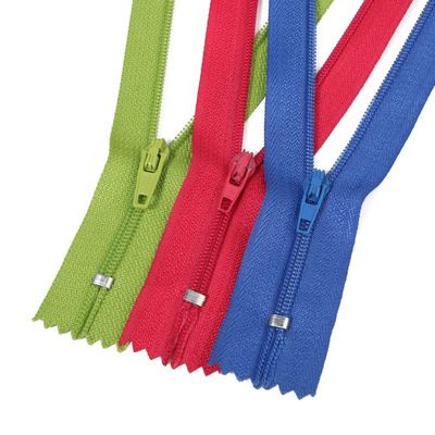 Zipper 25 Color 3# Zipper in nylon Zipper personalizzato per accessori per cuciture di abbigliamento