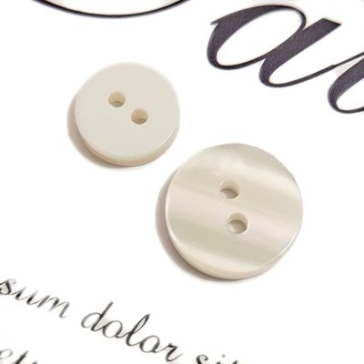 Fabbrica vendita diretta 4 fori rotondi bottoni di plastica personalizzati inciso logo bottone di resina per abbigliamento maglietta