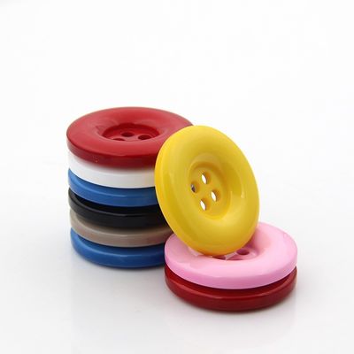 Oeko-tex Fabbrica Ingrosso Abbigliamento Accessori Moda 4 buchi Buttone di plastica Abbigliamento Buttoni di resina