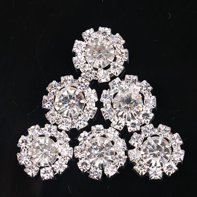 Forma di fiore di metallo sposa Colore chiaro bottone di cristallo Luxury Shank Fancy bottoni di diamante di cristallo per abiti