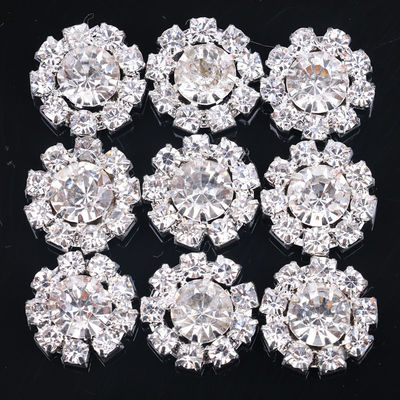 Forma di fiore di metallo sposa Colore chiaro bottone di cristallo Luxury Shank Fancy bottoni di diamante di cristallo per abiti
