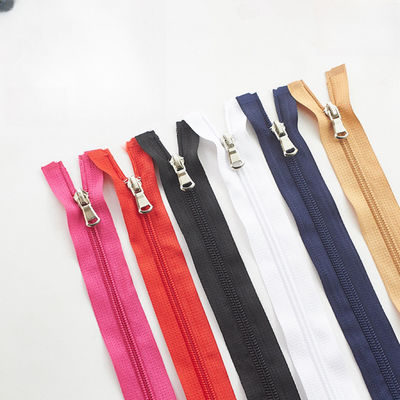 Indumenti di nylon cerniera abbigliamento accessori tessili 5# alta qualità economica cerniera di nylon lunga catena in vendita