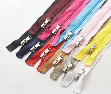 Indumenti di nylon cerniera abbigliamento accessori tessili 5# alta qualità economica cerniera di nylon lunga catena in vendita
