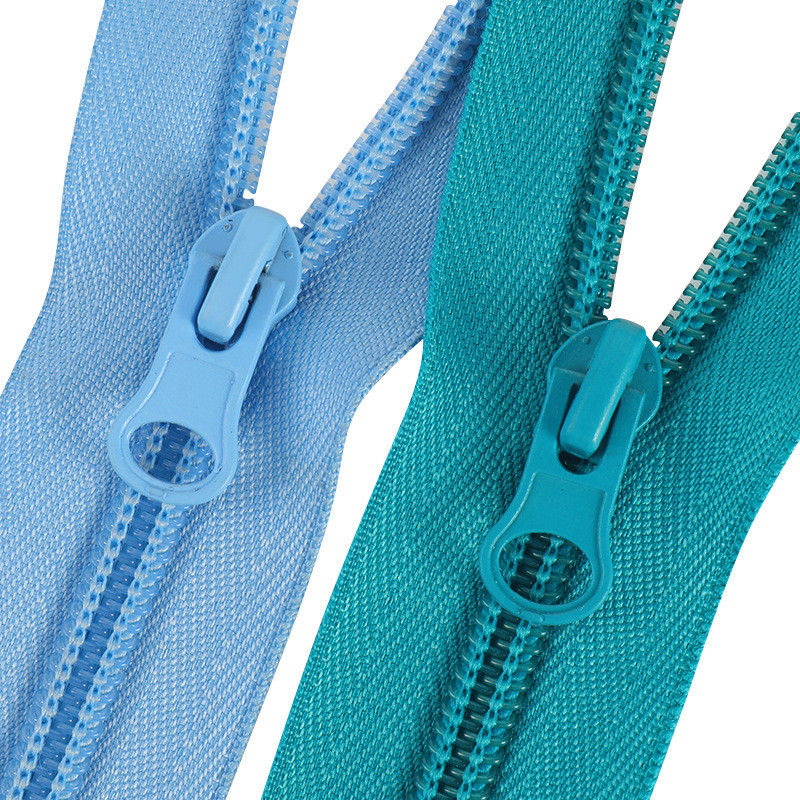 Fabbrica Hot Wholesale 3# 5# 7# 8# 10# Nylon Long Chain Zipper Same Color Teeth Zipper Colorato Nylon Zipper Per Borsa Abbigliamento Scarpe